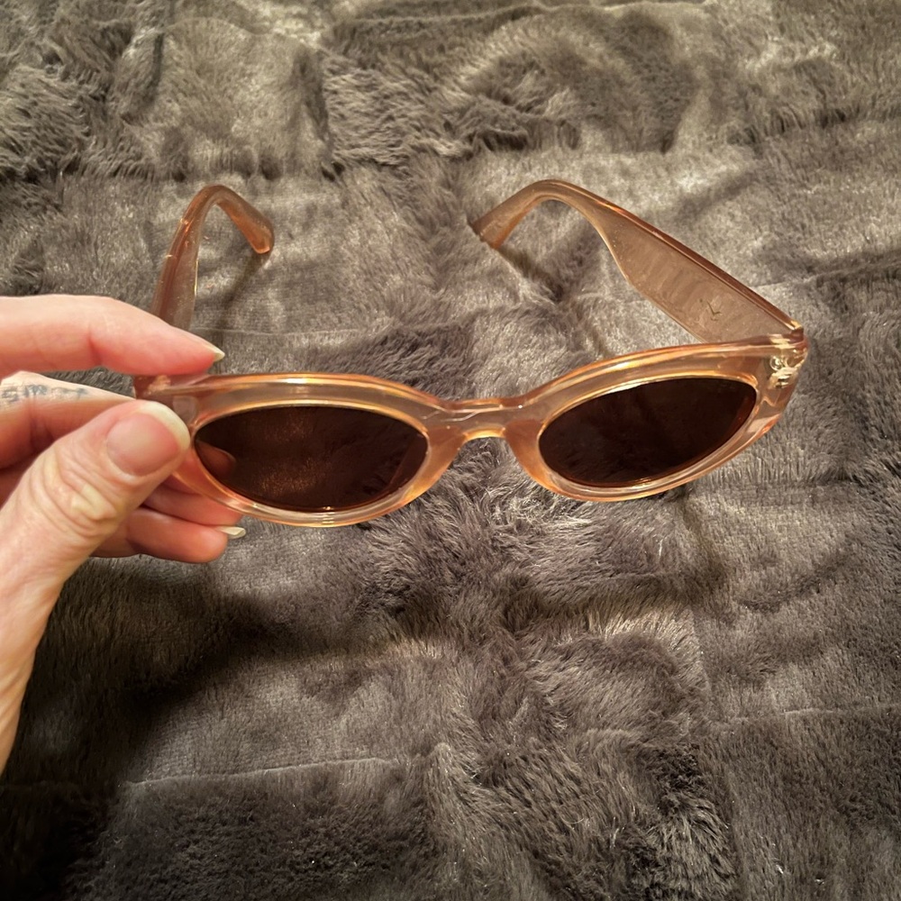 Chic Transparent Sunglasses - Picture 2 of 5